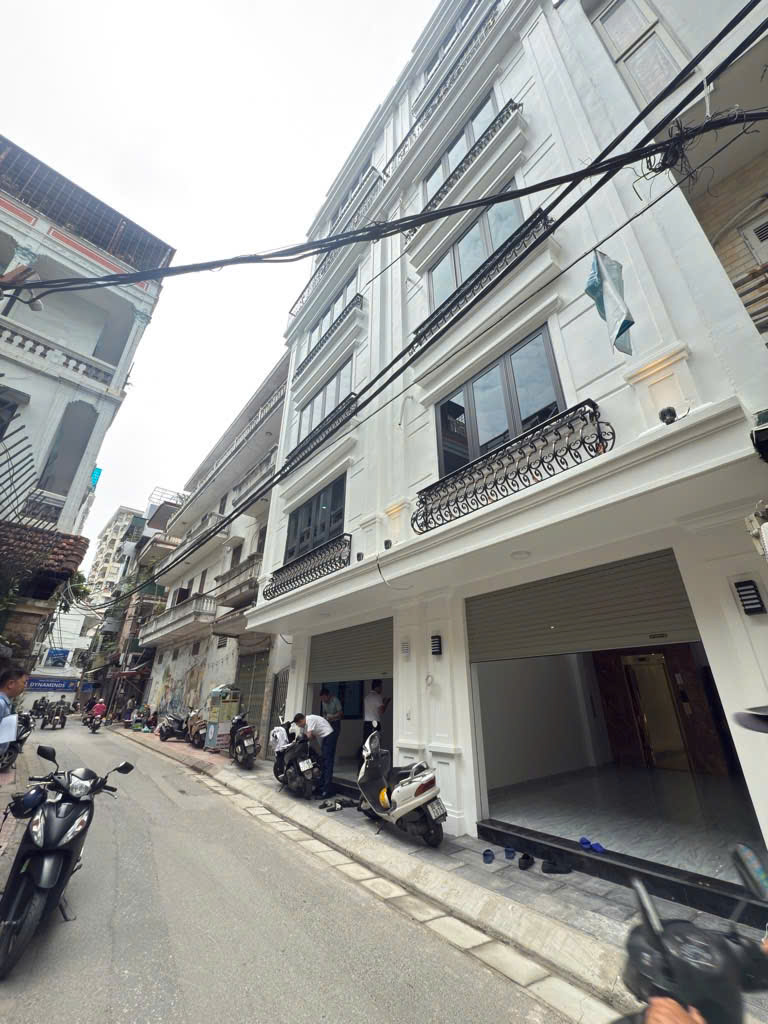 Bán nhà ngõ 521 Trương Định. DT 42m × 5 Tầng. Gara Ô tô ngủ trong nhà. SĐCC nở hậu. Chỉ 11 tỷ 9